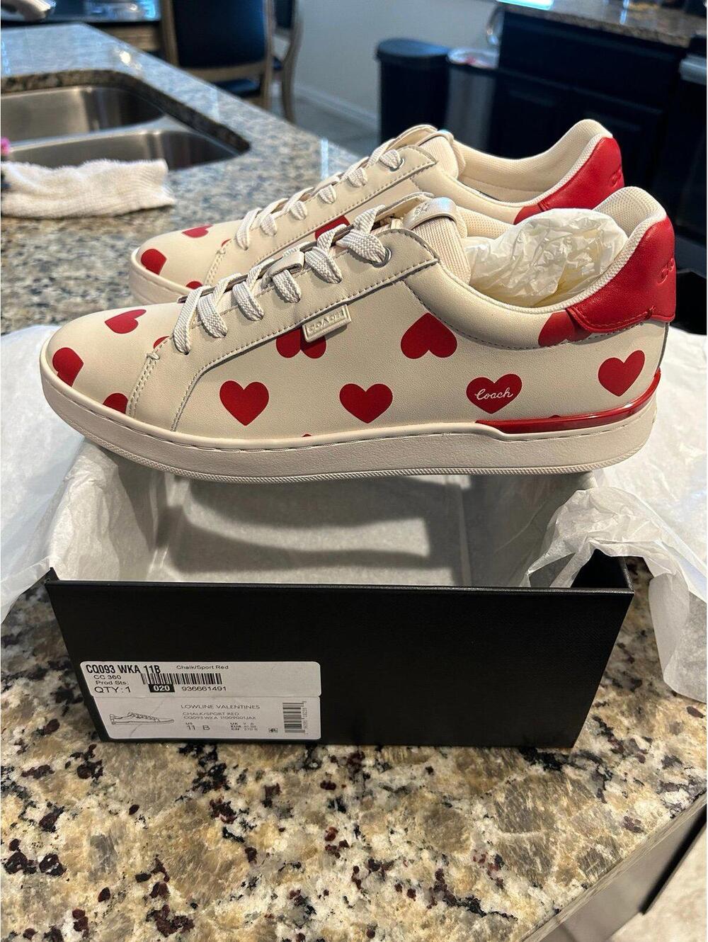 COACH Women's Lowline Signature Valentines Day Lace-Up Sneakers 11M new